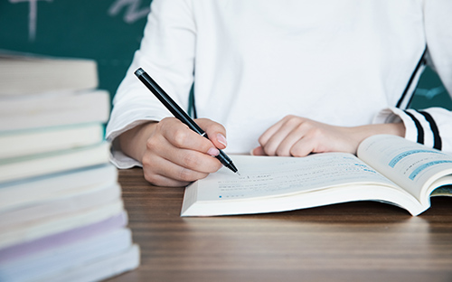 成人高考一月份繳費(fèi)嗎？