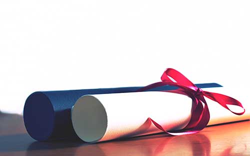 成人高考入學(xué)后要在學(xué)校上課嗎？可以考研究生嗎？