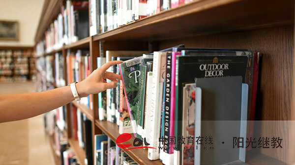 成人高考是去學(xué)校報(bào)名嗎？報(bào)名后可以改學(xué)校嗎？