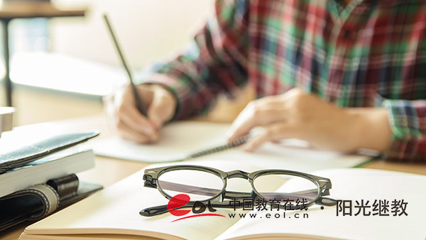 成人高考醫(yī)學考試難嗎？有什么專業(yè)可報考？