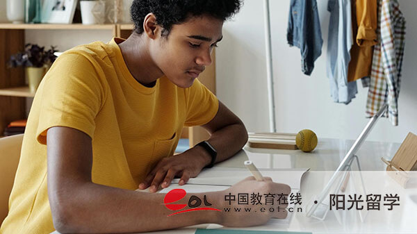 南京傳媒學(xué)院3加1價格一年多少，項目好嗎