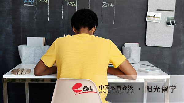 報(bào)名去讀南昌大學(xué)2+2國際本科一年學(xué)費(fèi)多少錢