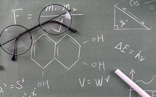 自考是去學(xué)校報名嗎？考完再報學(xué)校嗎？