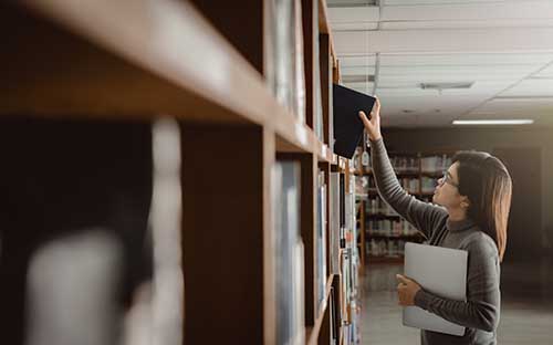 自考在哪個(gè)網(wǎng)址報(bào)名？考試地點(diǎn)怎么安排？