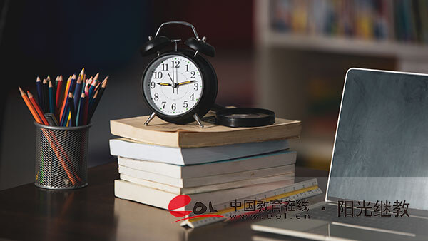 自考報名費用如何繳納？怎么選擇專業(yè)？